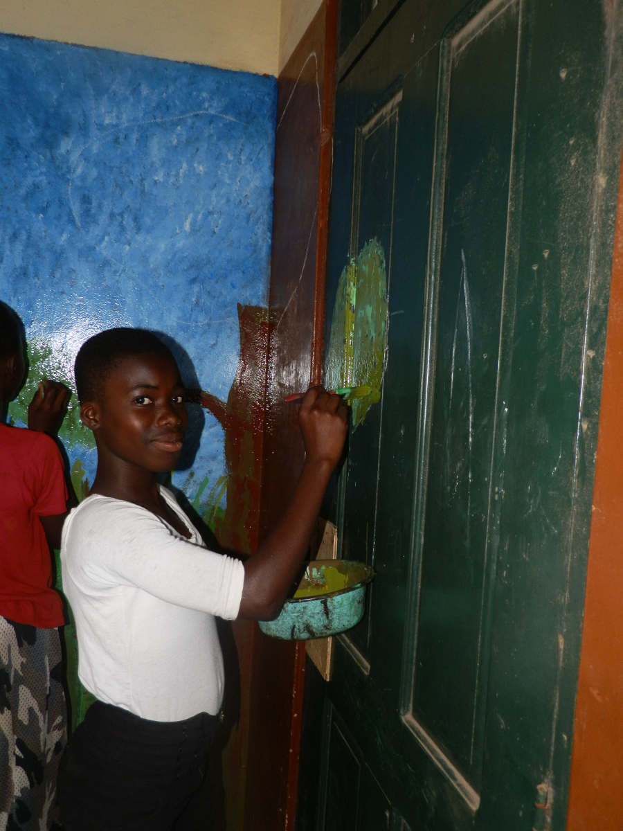 Mit großer Begeisterung wird viele Stunden gemalt. Daniela war selbst nach 6 Stunden nicht zu bremsen.