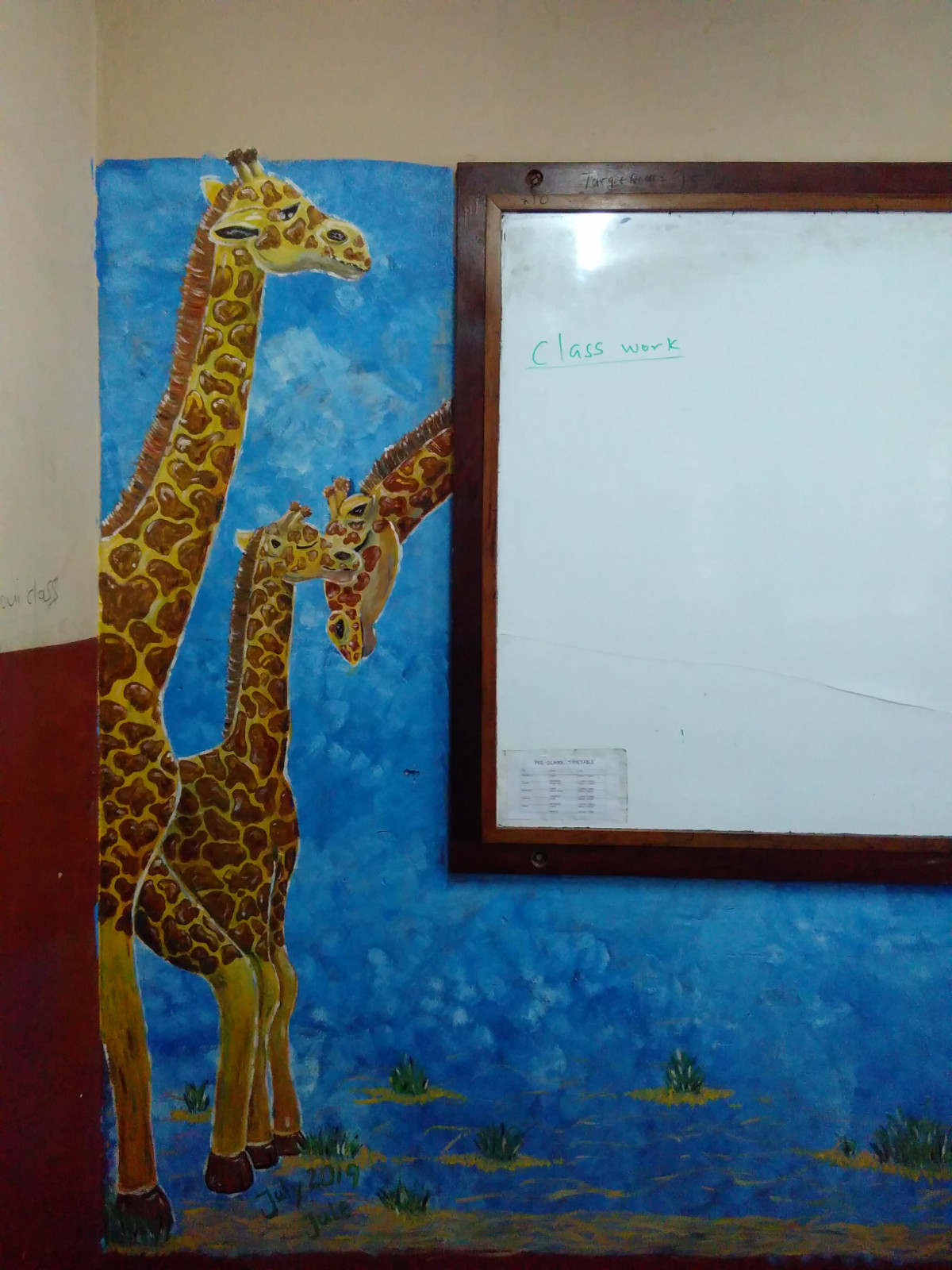 Leider gab es keine Leitern. Sonst hätten unsere Giraffen sogar über die Tafel geschaut. Leider gab es keine Leitern. Sonst hätten unsere Giraffen sogar über die Tafel geschaut.