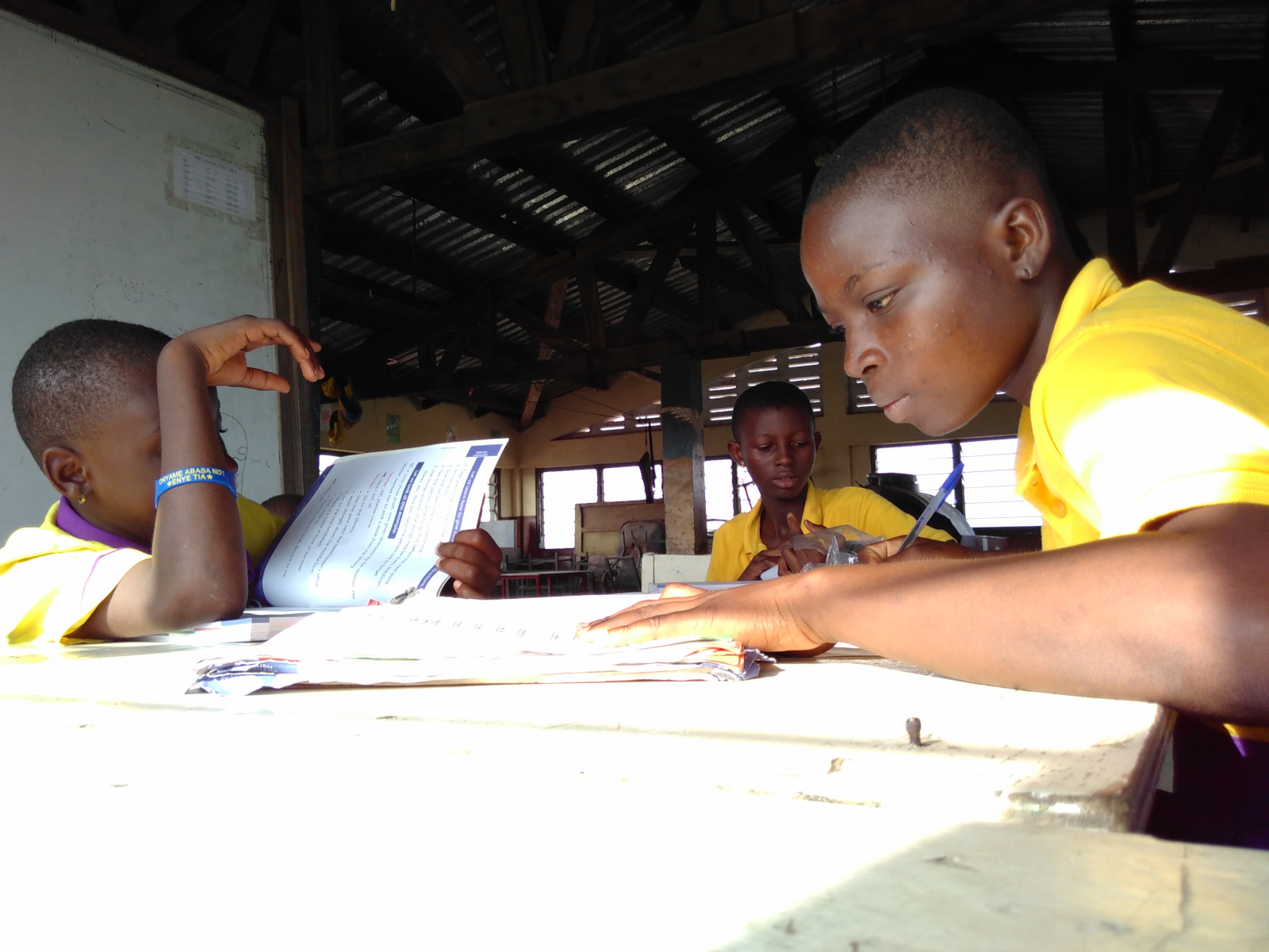 Klasse 3 und 4 bei den Hausaufgaben, dass macht mal mehr mal weniger viel Spaß Klasse 3 und 4 bei den Hausaufgaben, dass macht mal mehr mal weniger viel Spaß