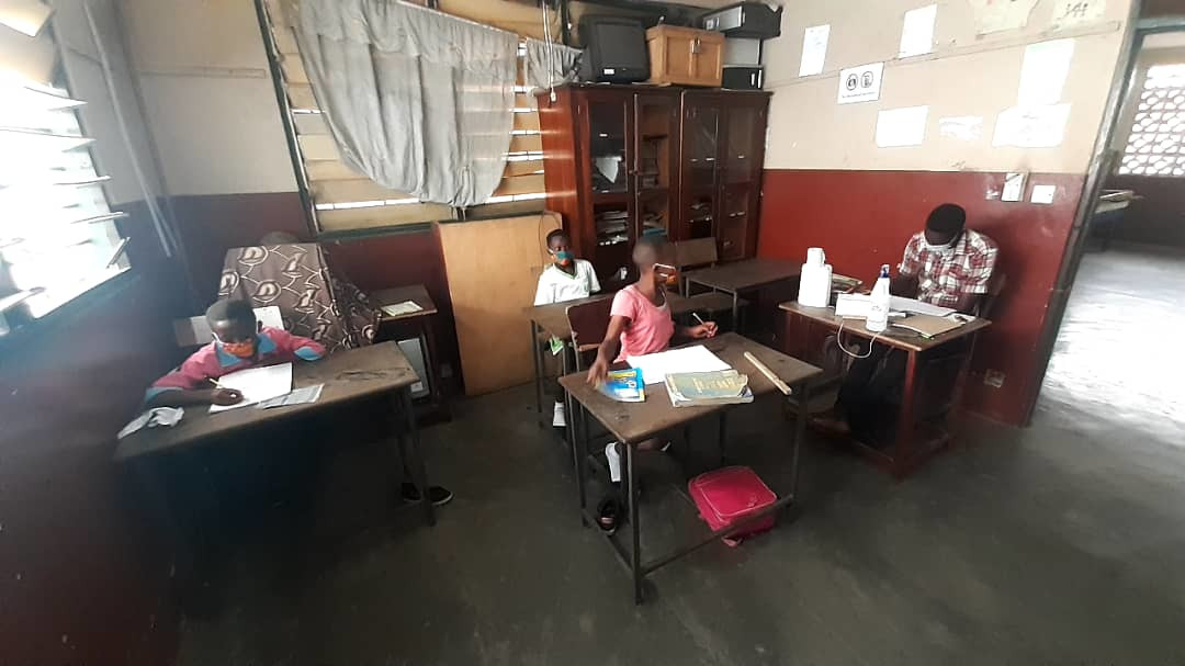 Auch während der Corona Pandemie geht der Vorschulunterricht weiter, natürlich mit Masken und Abstand Auch während der Corona Pandemie geht der Vorschulunterricht weiter, natürlich mit Masken und Abstand