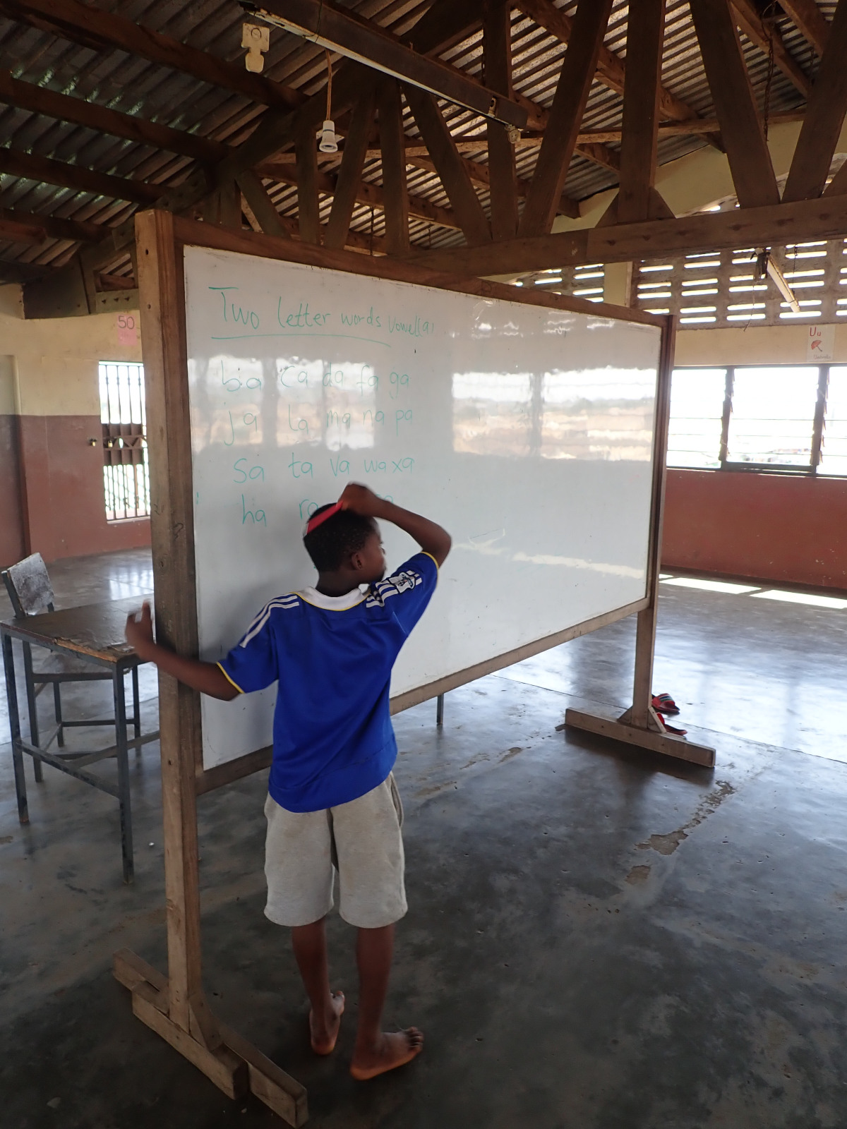 Nachdem Alphabet wird es eine Stufe schwieriger und die ersten Wörter werden entziffert Nachdem Alphabet wird es eine Stufe schwieriger und die ersten Wörter werden entziffert