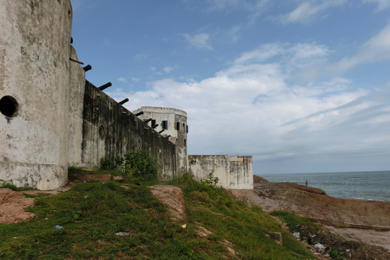 Das Cape Coast Castle erinnert an die Schrecken des Sklavenhandels während der Kolonialzeit. Das Cape Coast Castle erinnert an die Schrecken des Sklavenhandels während der Kolonialzeit.