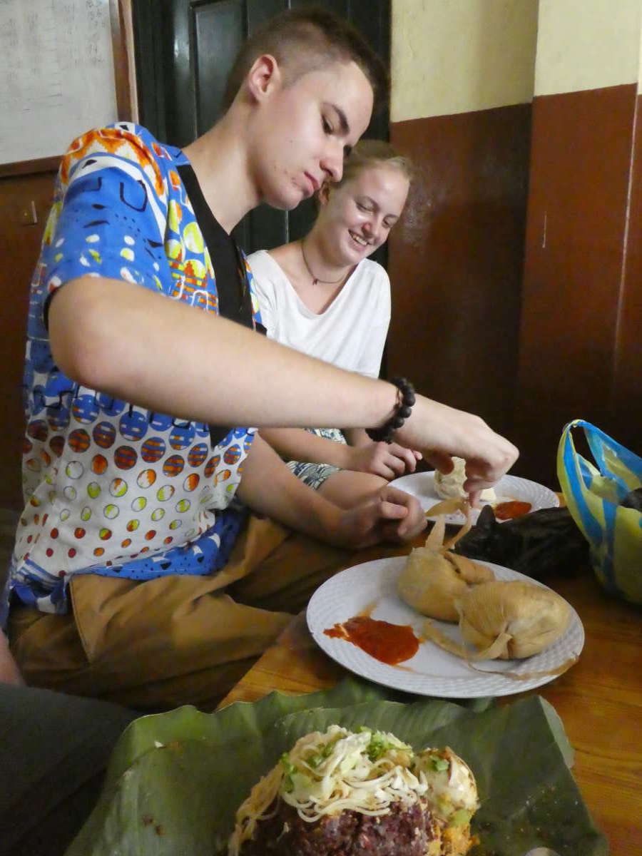 Kenkey ein traditionelles ghanaisches Gericht geh&ouml;rt fest zum Speiseplan.