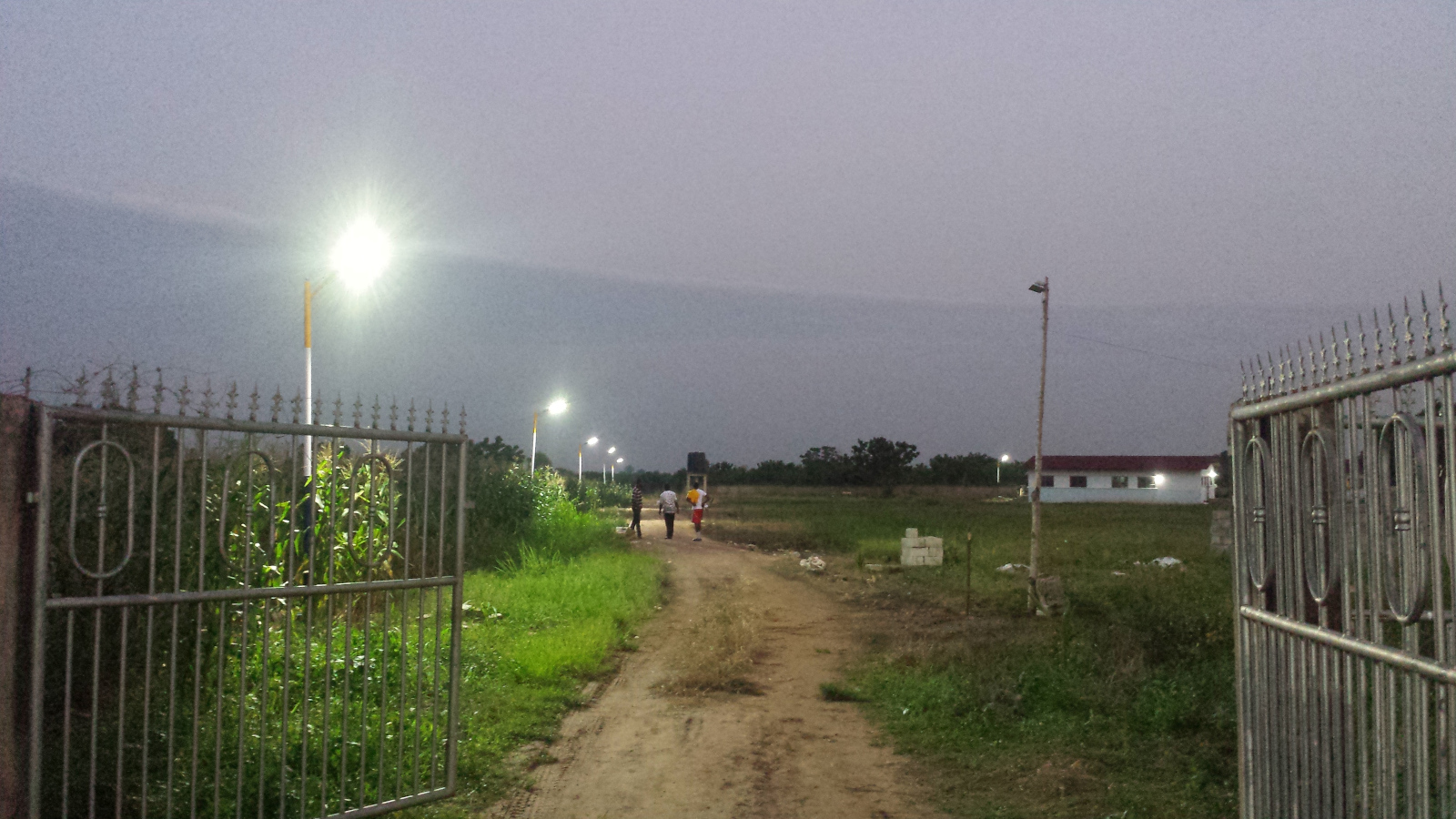 2016/17 wurden die Straßenlaternen im WEM installiert 2016/17 wurden die Straßenlaternen im WEM installiert