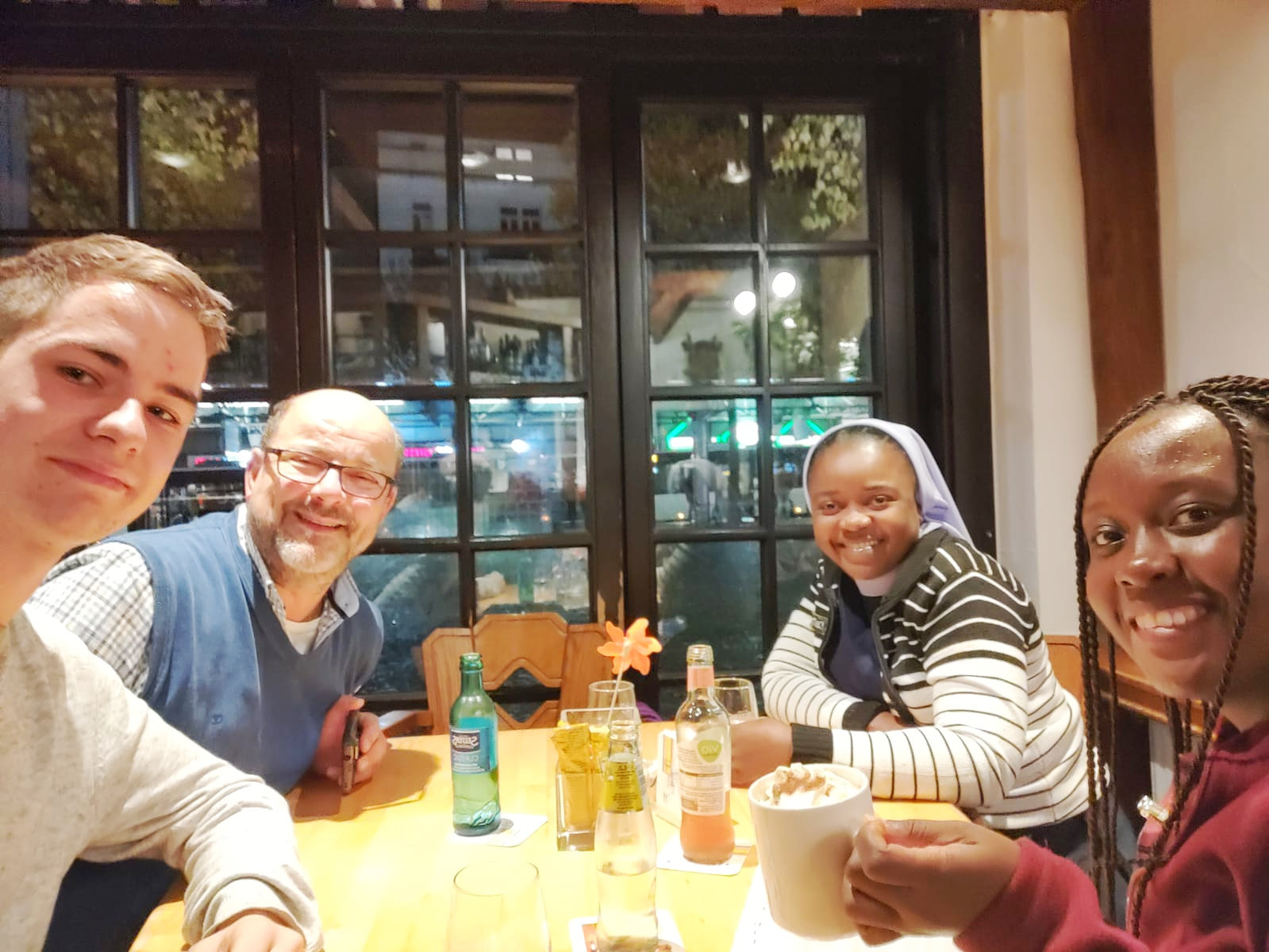 Partnerbesuch in Deutschland 2019, v.l.n.r. Moritz Stöcker - Freiwilliger des Jahrgangs 2018/2019, P. Bernd Heisterkamp - Vorsitzender Aktion Lichtblicke Ghana Deutschland, Sr. Tonia Orji - Pädagogische Leitung Rays of Hope Centre Ghana, Fr. Barbara Boadi – Geschäftsführerin Rays of Hope Centre Ghana Partnerbesuch in Deutschland 2019, v.l.n.r. Moritz Stöcker - Freiwilliger des Jahrgangs 2018/2019, P. Bernd Heisterkamp - Vorsitzender Aktion Lichtblicke Ghana Deutschland, Sr. Tonia Orji - Pädagogische Leitung Rays of Hope Centre Ghana, Fr. Barbara Boadi – Geschäftsführerin Rays of Hope Centre Ghana